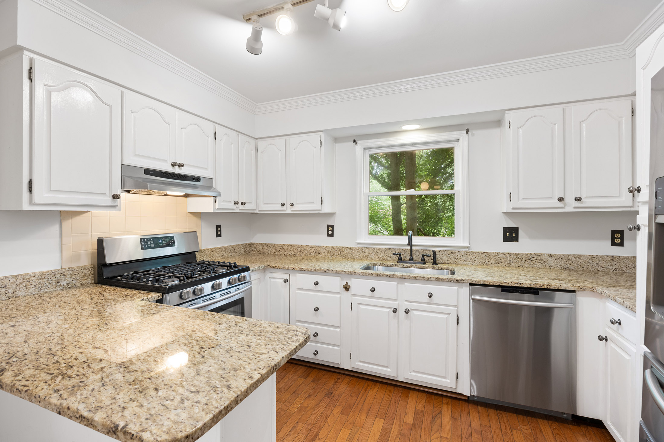  Morningside End-unit Townhome Combines Location, Privacy and Value - 物件實景
