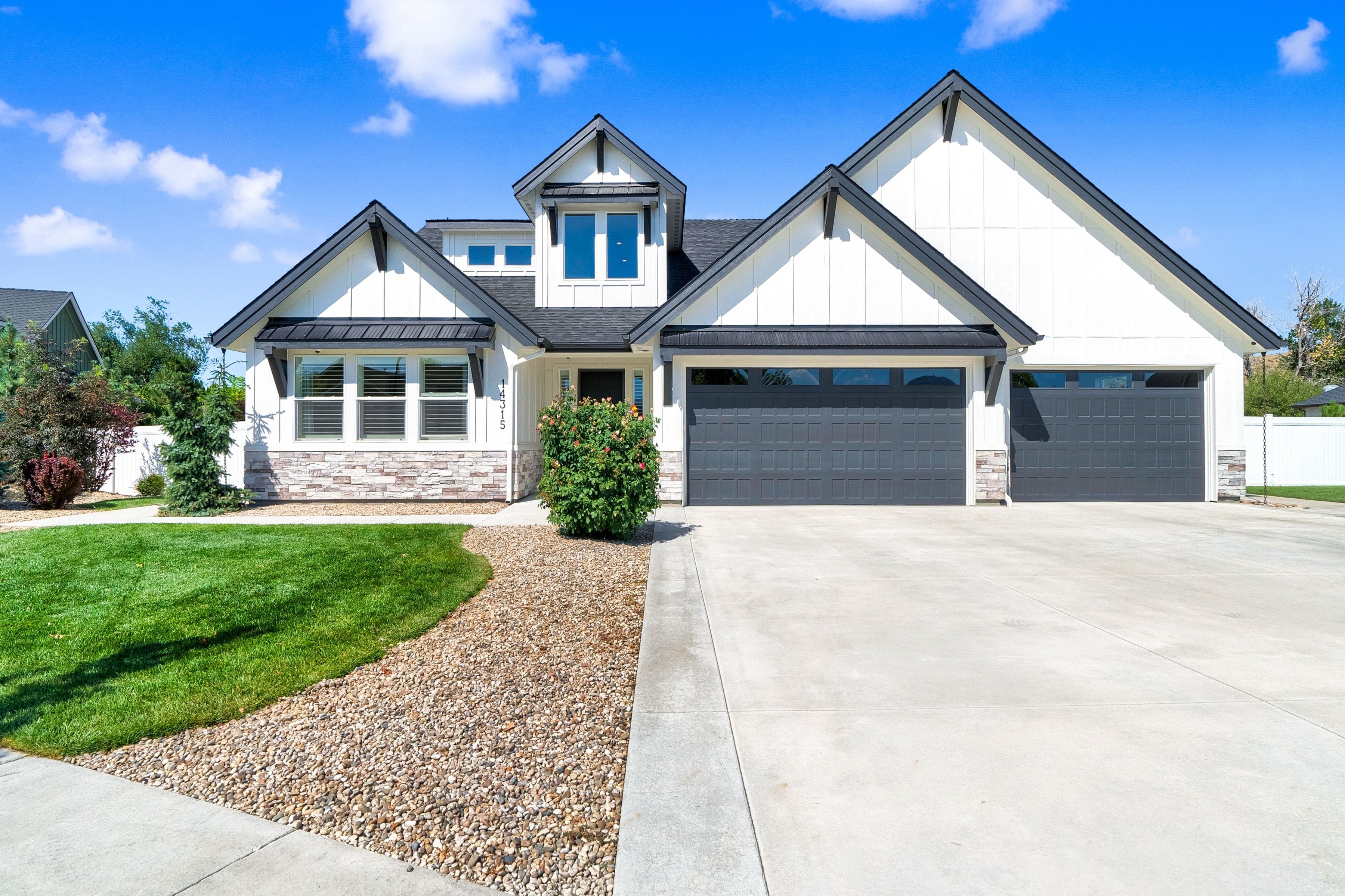  Refined Half-Acre Estate with Dual Kitchens & Open Space Backdrop - 物件實景