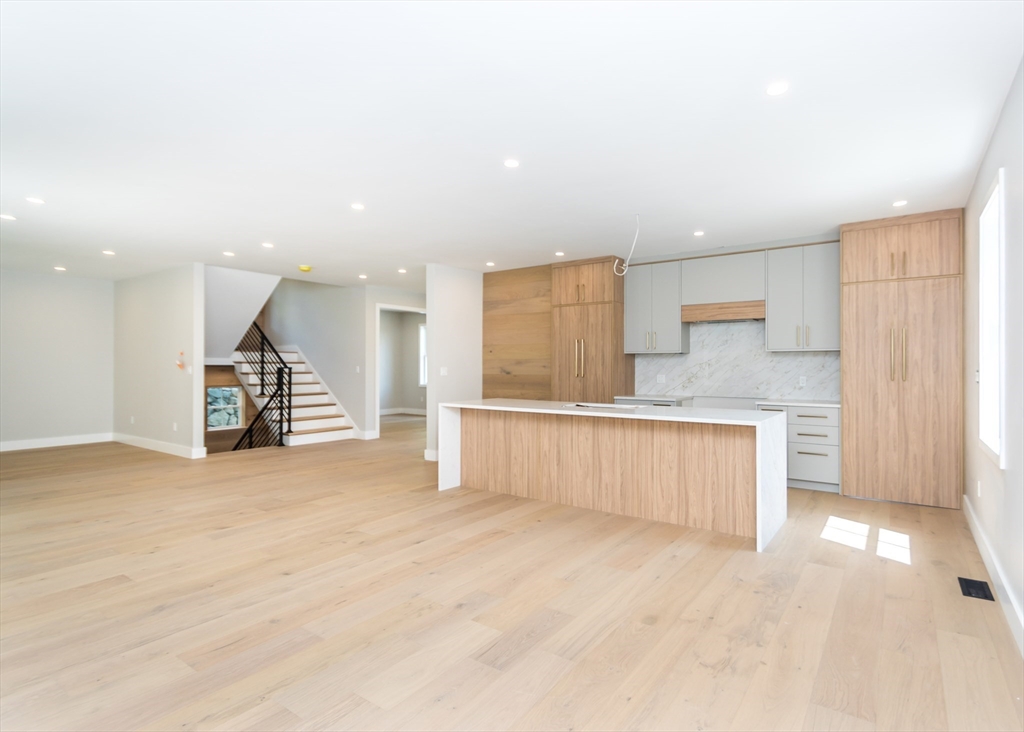 Waltham, Massachusetts, 02453, United States, 4 Bedrooms Bedrooms, ,5 BathroomsBathrooms,Residential,For Sale,1858244
