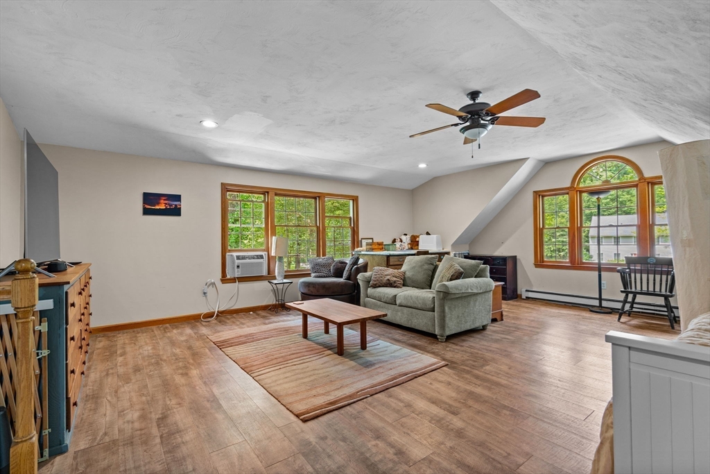 Princeton, Massachusetts, 01541, United States, 4 Bedrooms Bedrooms, ,4 BathroomsBathrooms,Residential,For Sale,1977078