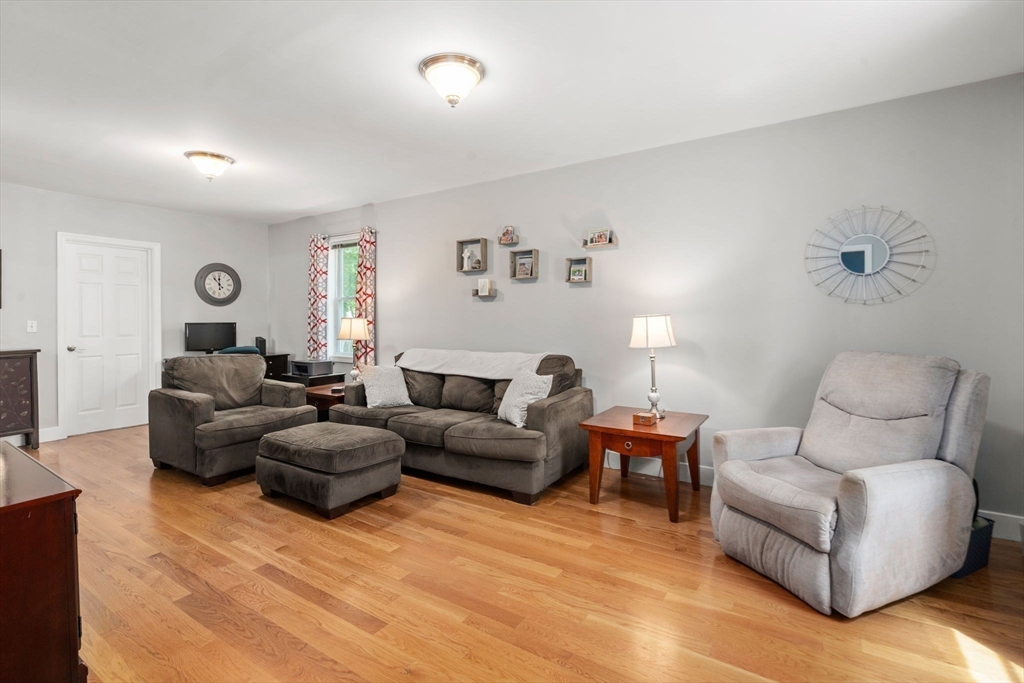 Abington, Massachusetts, 02351, United States, 3 Bedrooms Bedrooms, ,2 BathroomsBathrooms,Residential,For Sale,1907735