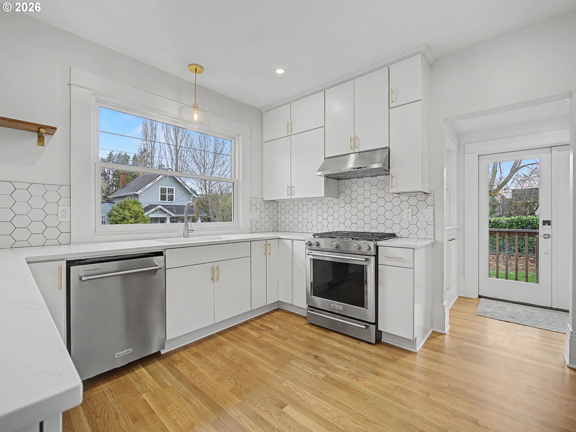 Portland, Oregon, 97212, United States, 5 Bedrooms Bedrooms, ,3 BathroomsBathrooms,Residential,For Sale,2043589