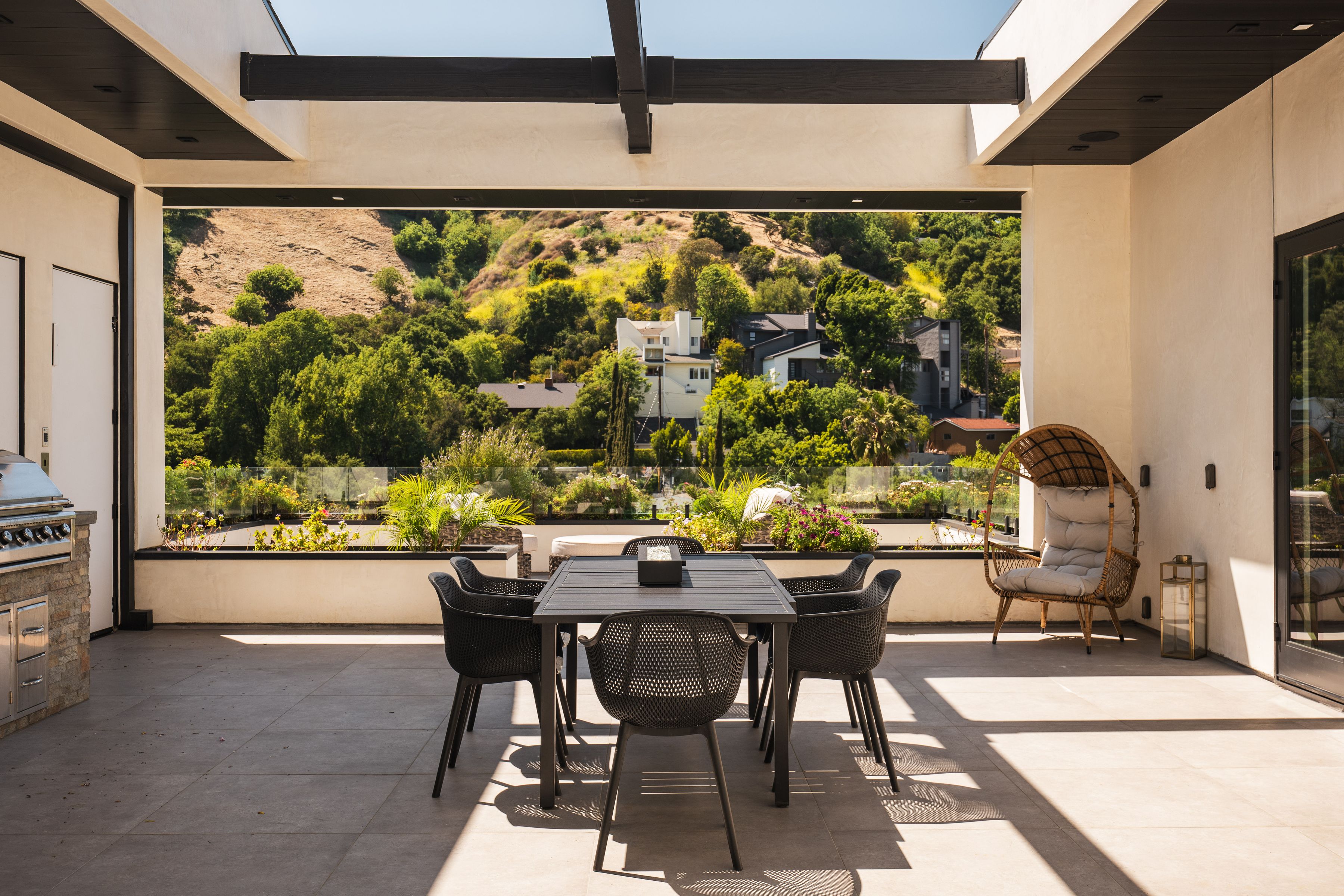  3920 Knobhill Drive - 物件實景