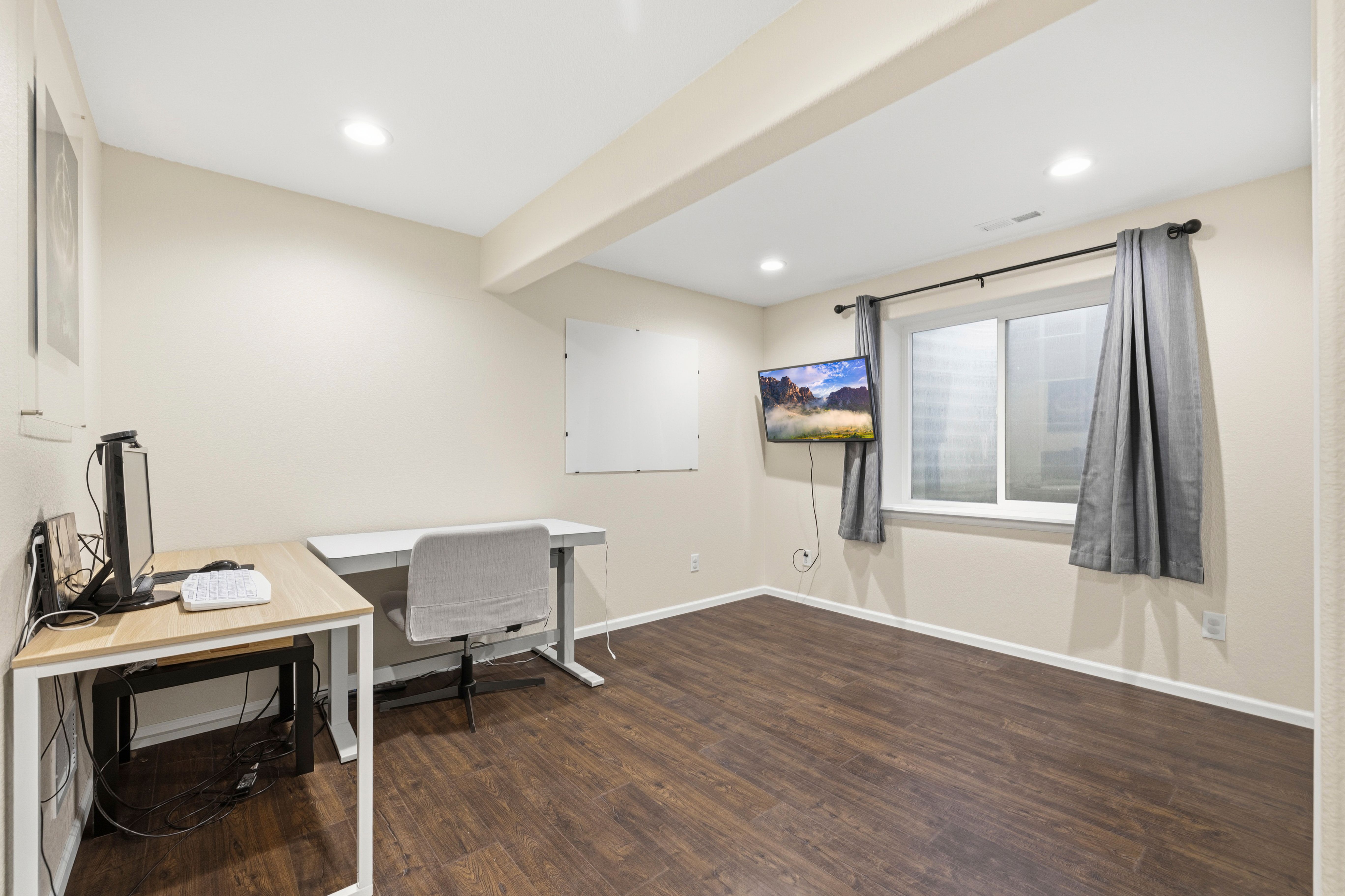  5 Bedrooms, Finished Basement, Solar Paid Off at Closing, I-25 Access - 物件實景