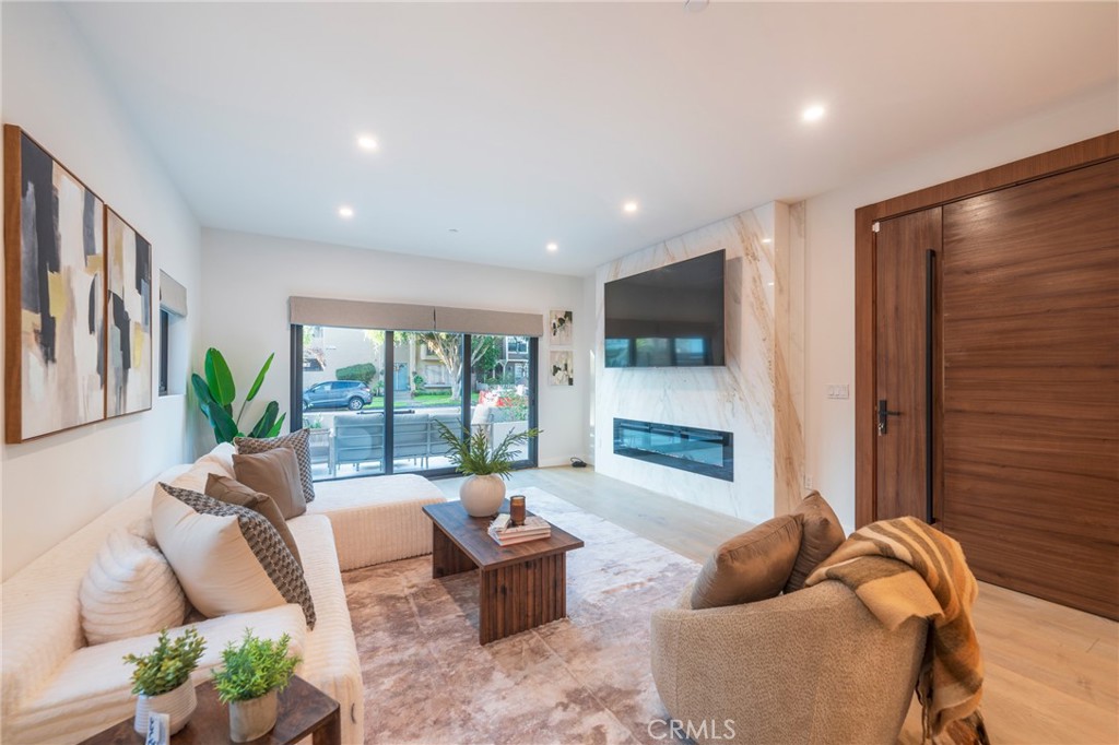 Huntington Beach, California, 92648, United States, 3 Bedrooms Bedrooms, ,5 BathroomsBathrooms,Residential,For Sale,2003455