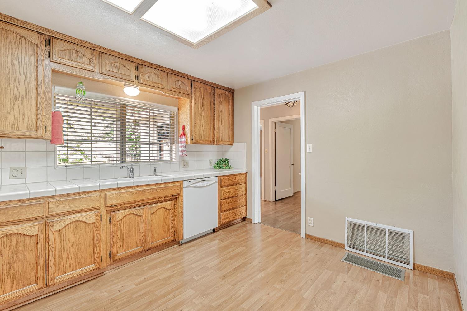 Modesto, California, 95350, United States, 3 Bedrooms Bedrooms, ,2 BathroomsBathrooms,Residential,For Sale,1927258