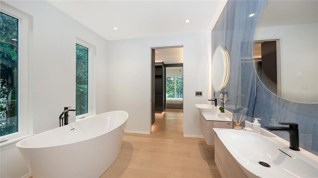 Longboat Key, Florida, 34228, United States, 5 Bedrooms Bedrooms, ,5 BathroomsBathrooms,Residential,For Sale,1766369