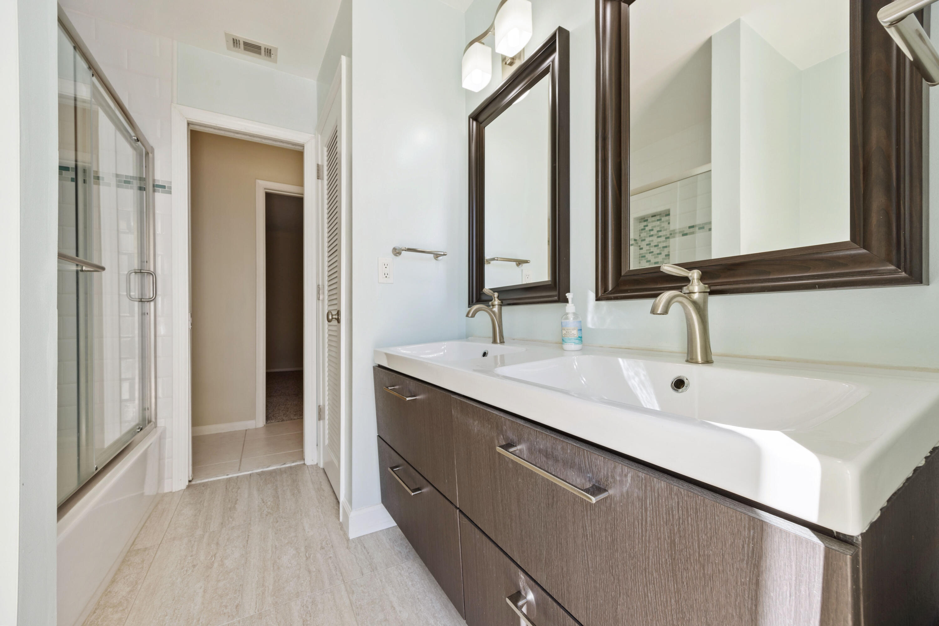 Lake Worth, Florida, 33462, United States, 3 Bedrooms Bedrooms, ,2 BathroomsBathrooms,Residential,For Sale,1966496