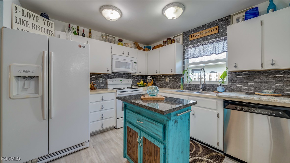 Naples, Florida, 34108, United States, 2 Bedrooms Bedrooms, ,2 BathroomsBathrooms,Residential,For Sale,1988856