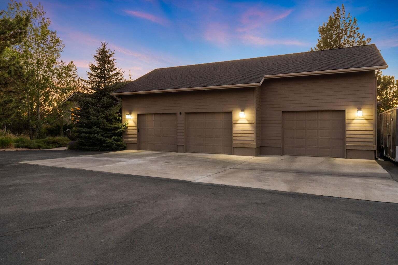 Powell Butte, Oregon, 97753, United States, 3 Bedrooms Bedrooms, ,4 BathroomsBathrooms,Residential,For Sale,1818290