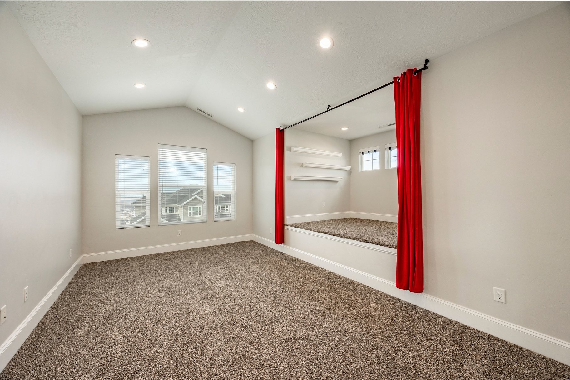  Incredible Floor Plan Meets Lifestyle Location - 物件實景