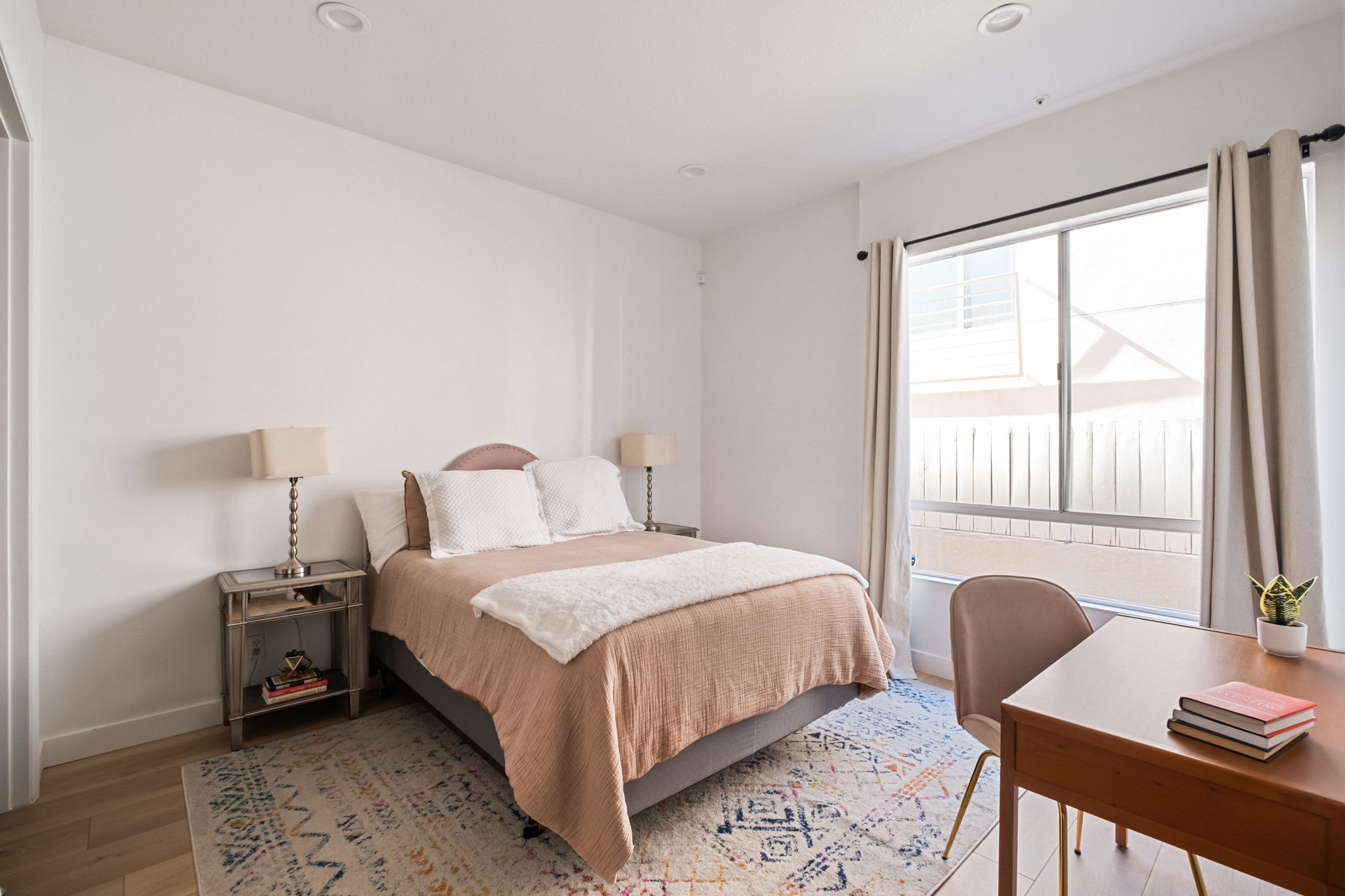  4943 Rosewood Ave - 物件實景