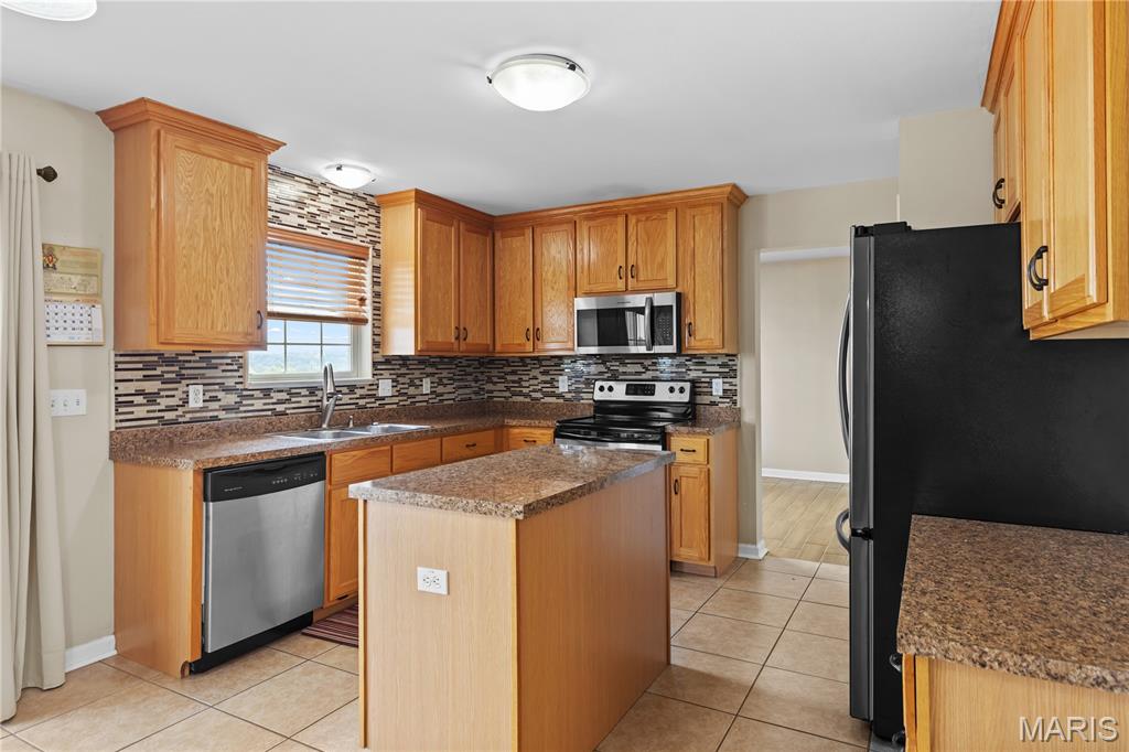 Arnold, Missouri, 63010, United States, 5 Bedrooms Bedrooms, ,4 BathroomsBathrooms,Residential,For Sale,1876130