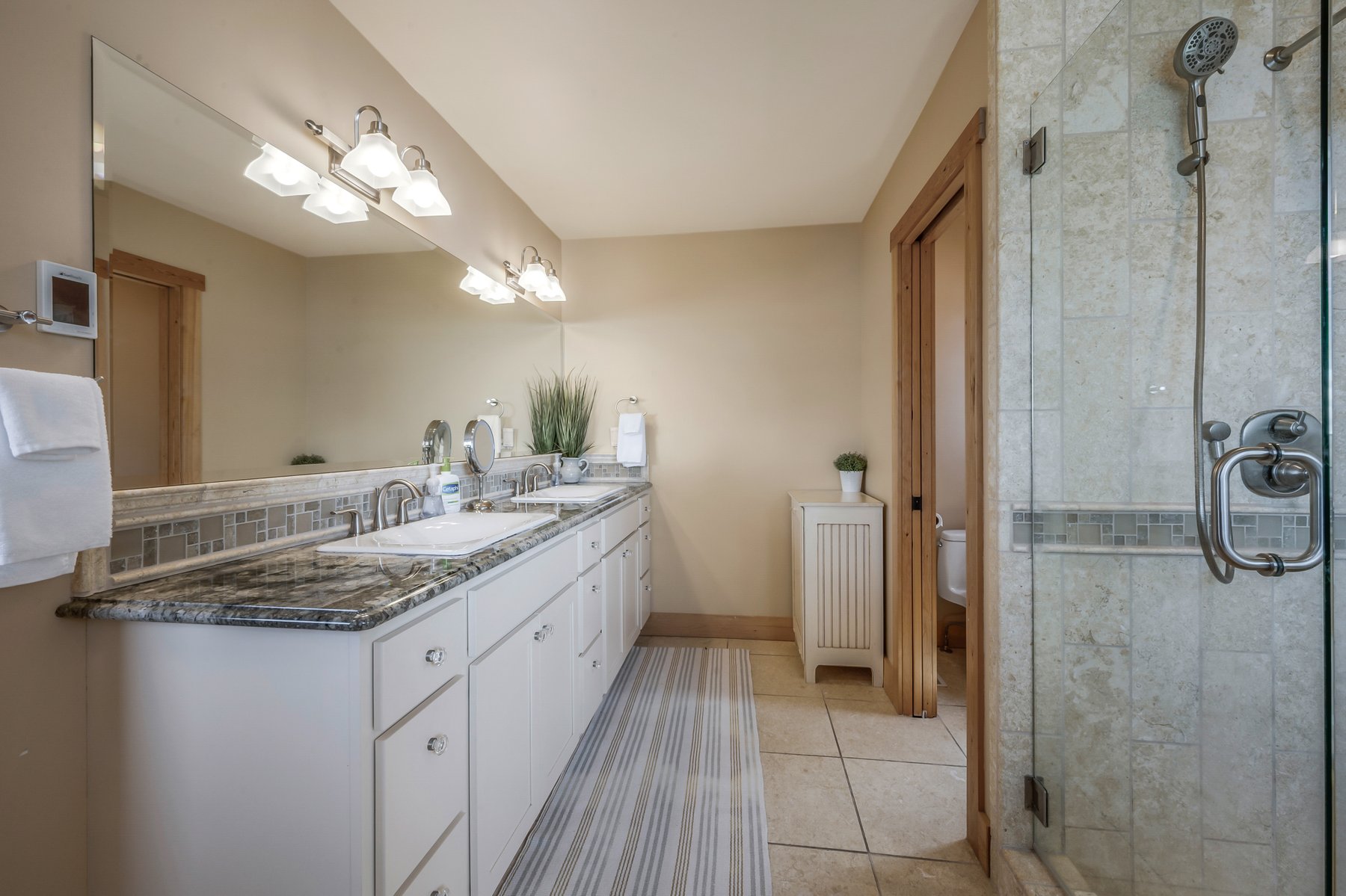 Sagle, Idaho, 83860, United States, 5 Bedrooms Bedrooms, ,6 BathroomsBathrooms,Residential,For Sale,1978919