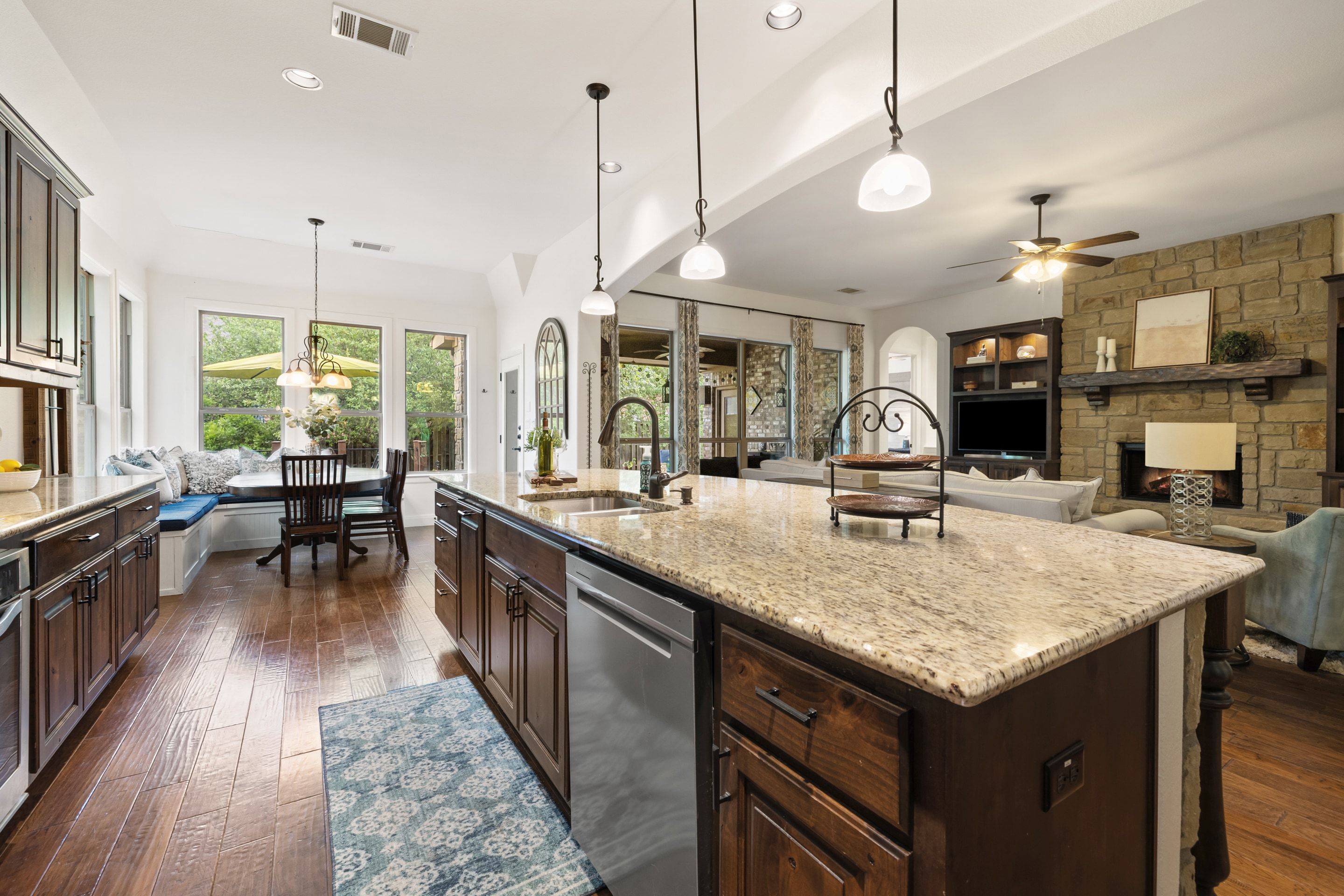  Refined Rocky Creek Living with Private Backyard Oasis - 物件實景