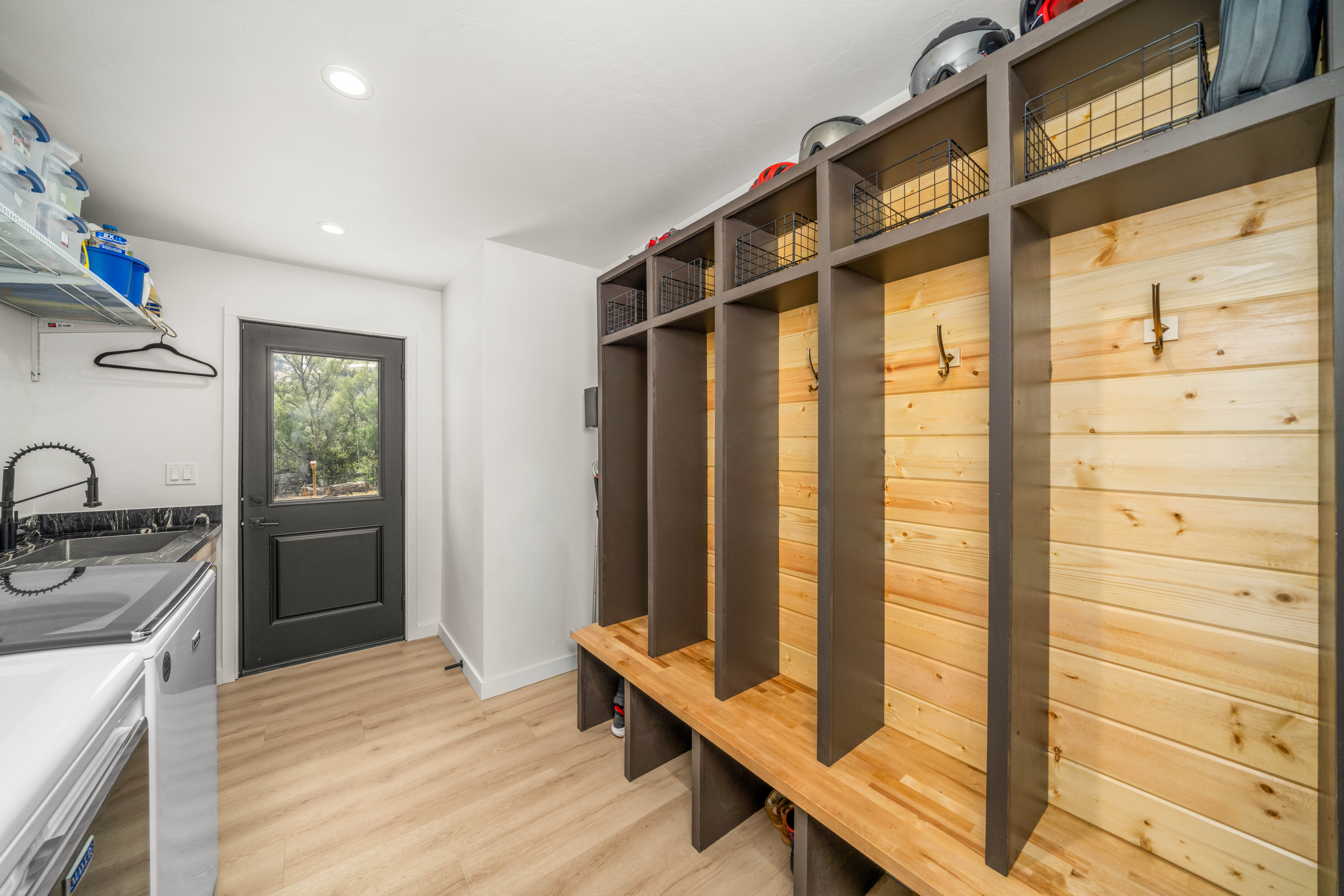  A Private Setting In The Desirable Log Hill Community - 物件實景