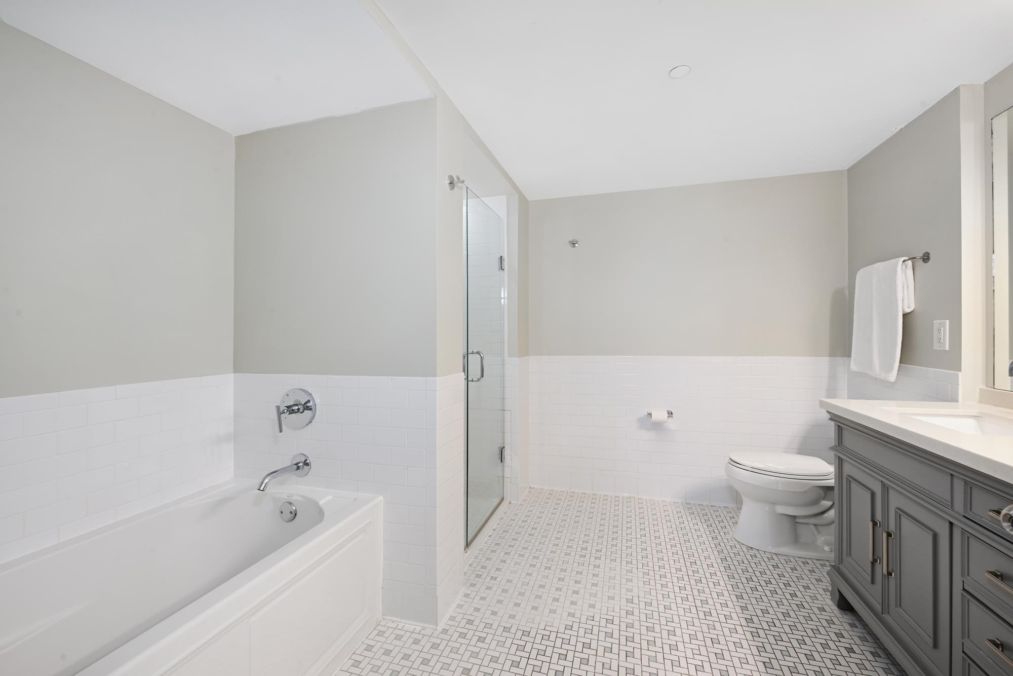 Jersey City, New Jersey, 07310, United States, 2 Bedrooms Bedrooms, ,2 BathroomsBathrooms,Residential,For Sale,1925571