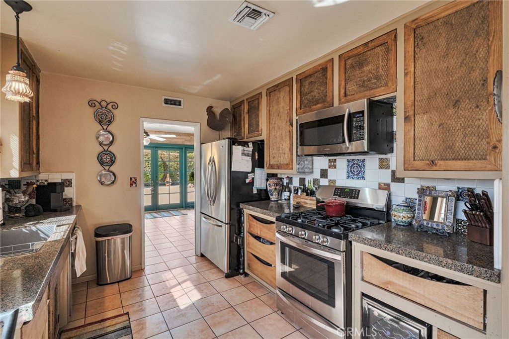 Van Nuys, California, 91406, United States, 4 Bedrooms Bedrooms, ,1 BathroomBathrooms,Residential,For Sale,1982860