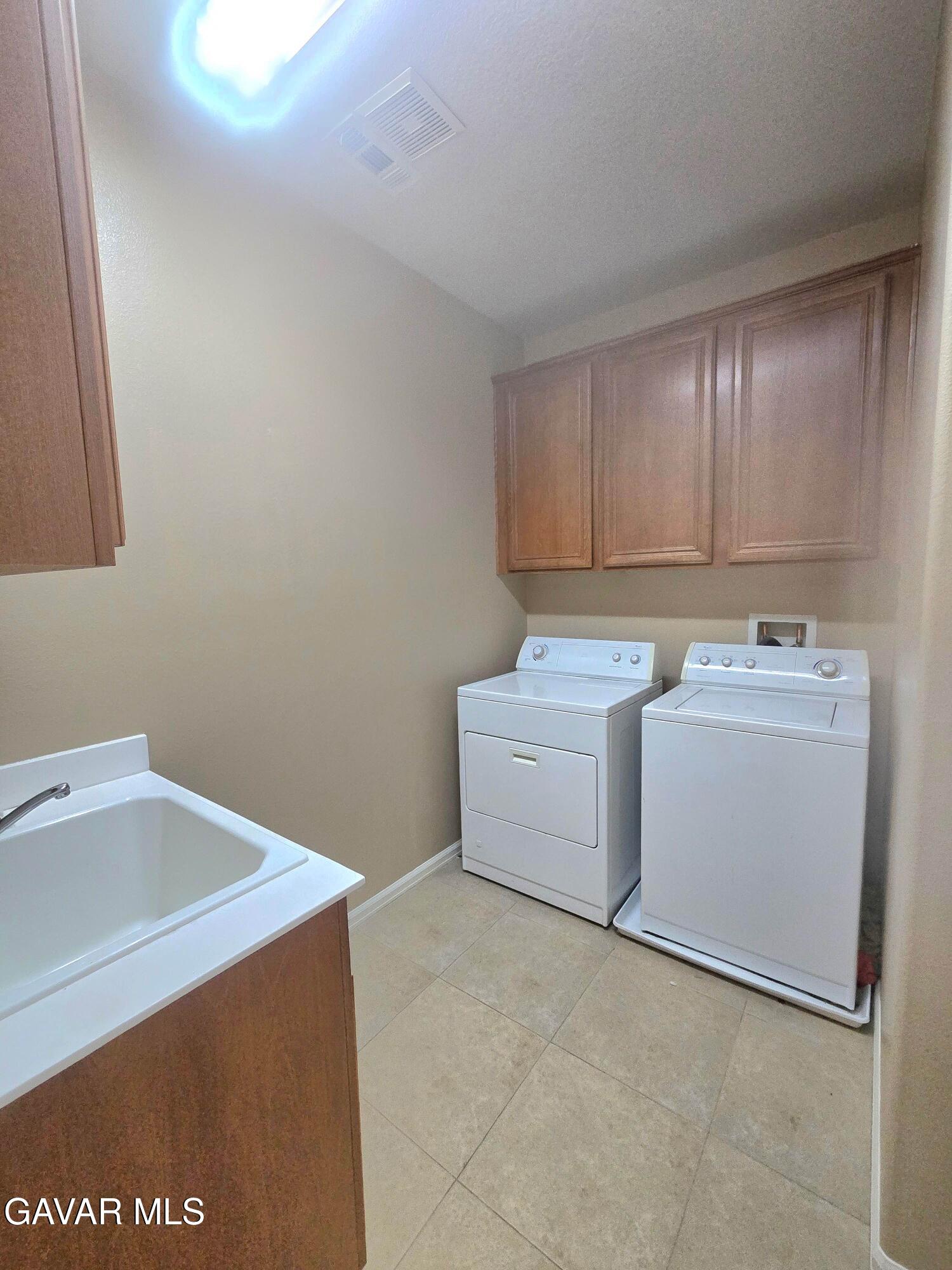 Palmdale, California, 93551, United States, 5 Bedrooms Bedrooms, ,4 BathroomsBathrooms,Residential,For Sale,2002512