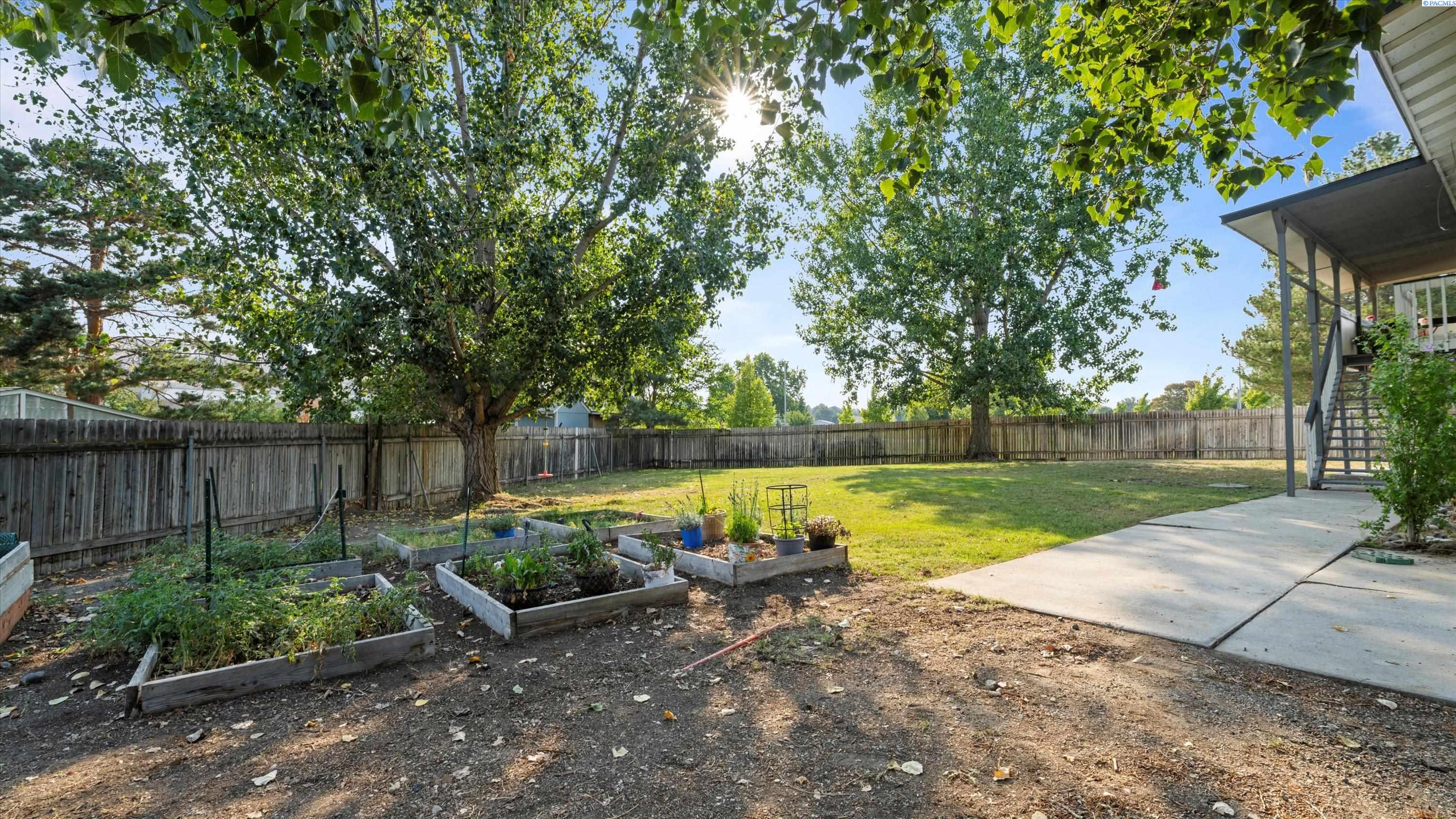 Kennewick, Washington, 99338, United States, 4 Bedrooms Bedrooms, ,1 BathroomBathrooms,Residential,For Sale,1933317