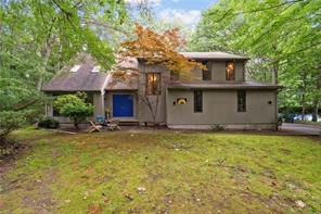 East Greenwich, Rhode Island, 02818, United States, 3 Bedrooms Bedrooms, ,3 BathroomsBathrooms,Residential,For Sale,1920321