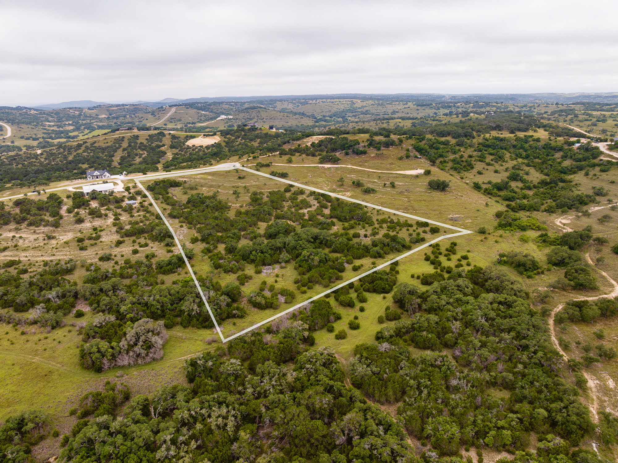  Expansive 10-Acre Lot - 物件實景