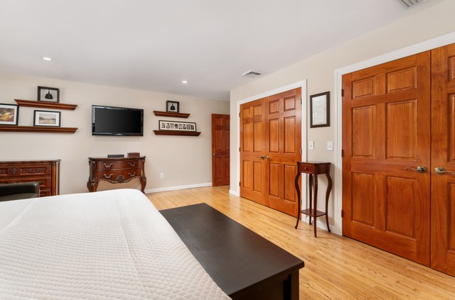 Shoreham, New York, 11786, United States, 5 Bedrooms Bedrooms, ,3 BathroomsBathrooms,Residential,For Sale,1990330