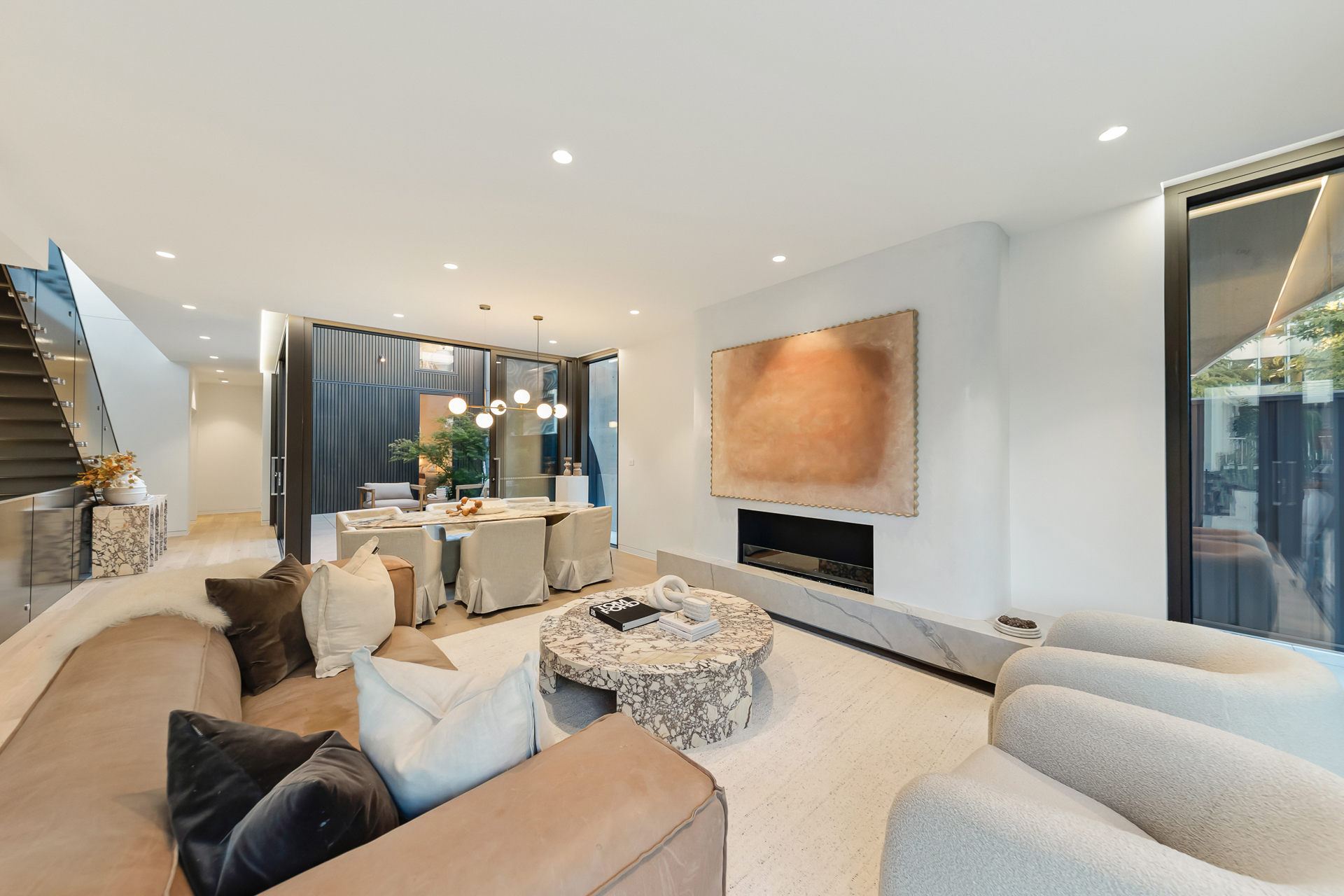  Lifestyle at the forefront in this sleek architectural residence - 物件實景