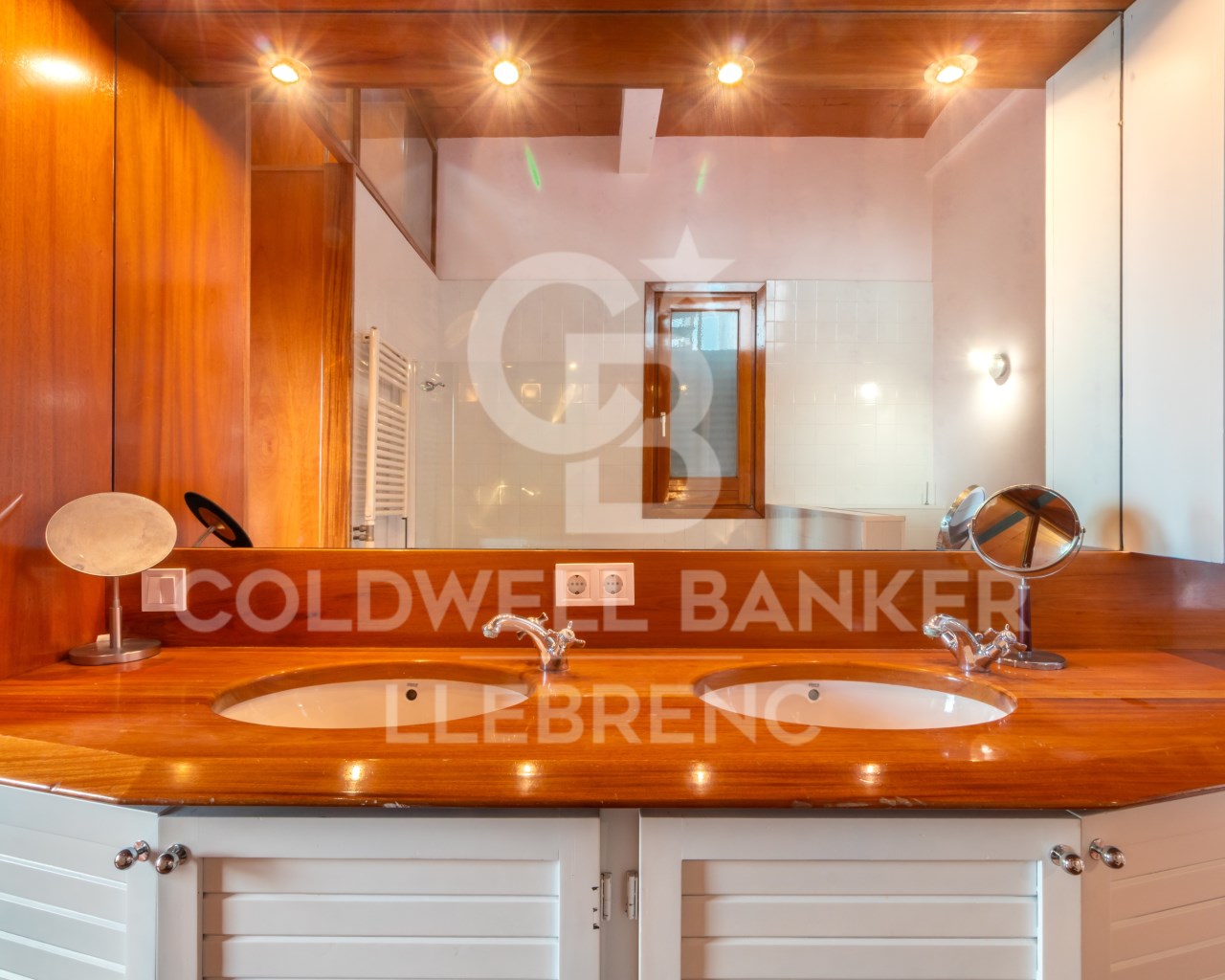 Barcelona, Catalonia, ES, 4 Bedrooms Bedrooms, ,3 BathroomsBathrooms,Residential,For Sale,1827300