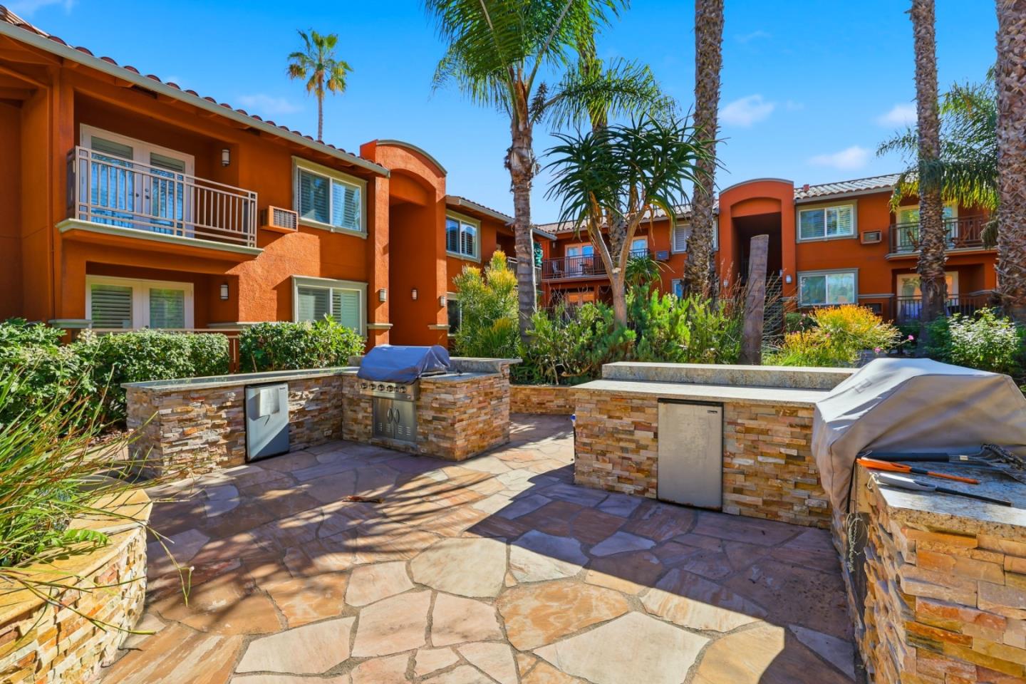 Santa Clara, California, 95050, United States, 2 Bedrooms Bedrooms, ,3 BathroomsBathrooms,Residential,For Sale,1989026