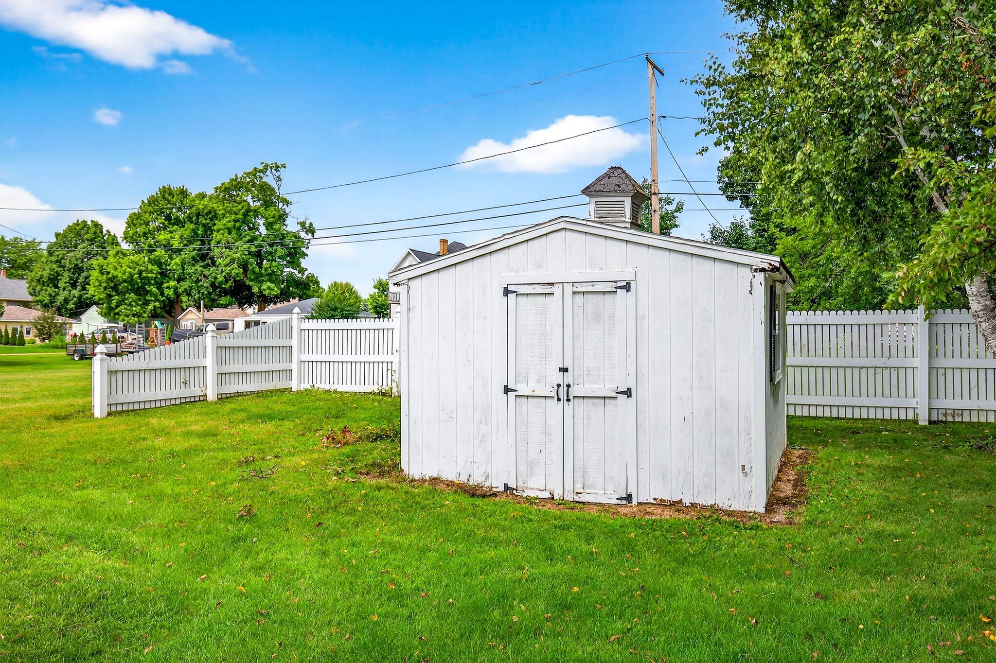 Hortonville, Wisconsin, 54944-9435, United States, 5 Bedrooms Bedrooms, ,4 BathroomsBathrooms,Residential,For Sale,1977478