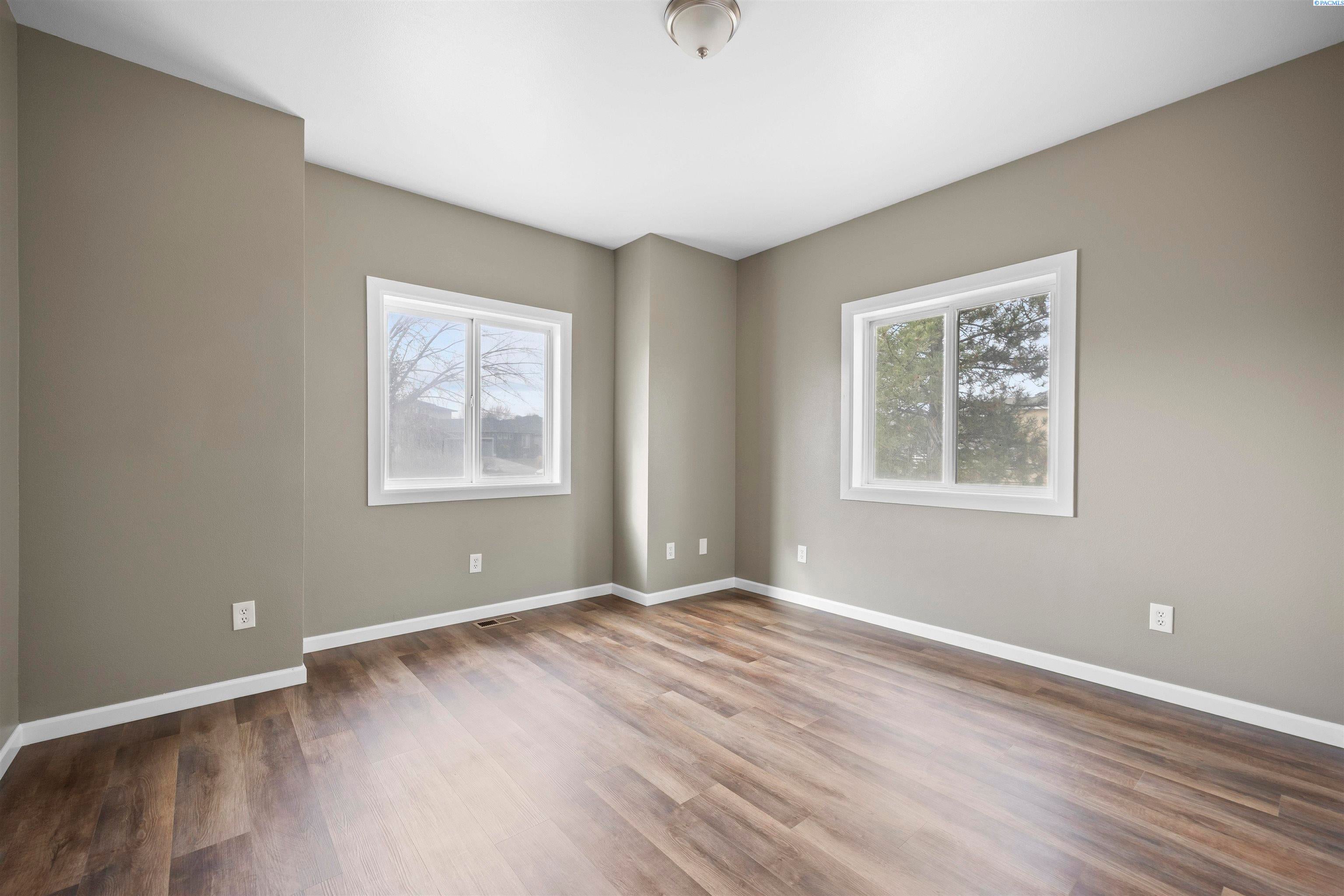 West Richland, Washington, 99353, United States, 5 Bedrooms Bedrooms, ,3 BathroomsBathrooms,Residential,For Sale,2020893