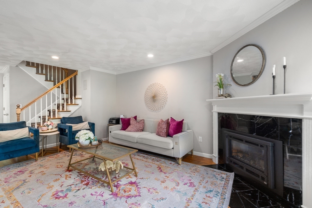 Hopkinton, Massachusetts, 01748, United States, 2 Bedrooms Bedrooms, ,3 BathroomsBathrooms,Residential,For Sale,1875527