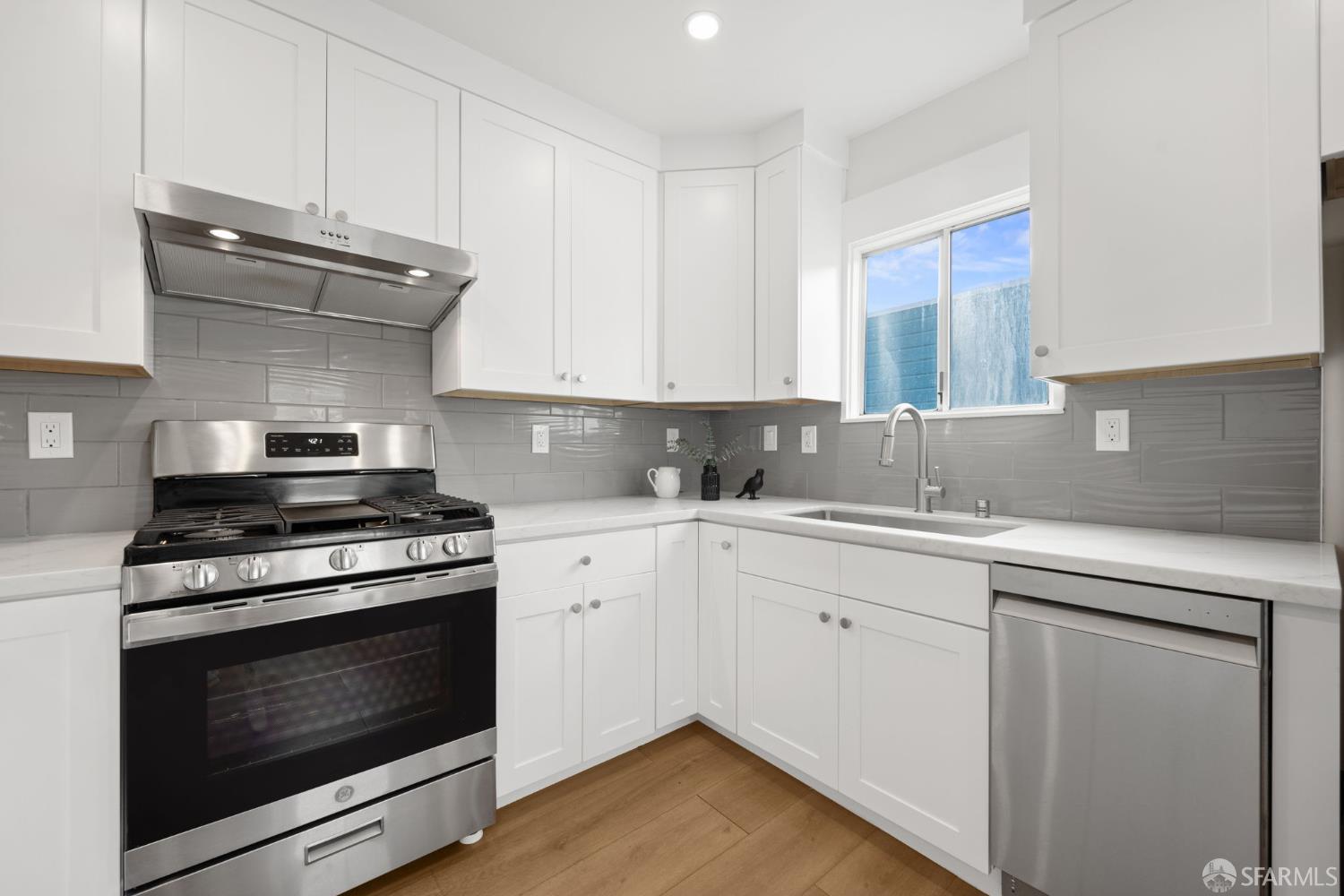 San Francisco, California, 94134, United States, 4 Bedrooms Bedrooms, ,3 BathroomsBathrooms,Residential,For Sale,1950995