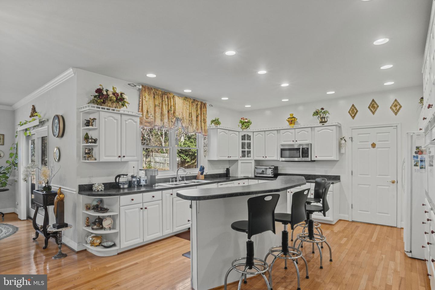 Reston, Virginia, 20190, United States, 6 Bedrooms Bedrooms, ,6 BathroomsBathrooms,Residential,For Sale,1987632