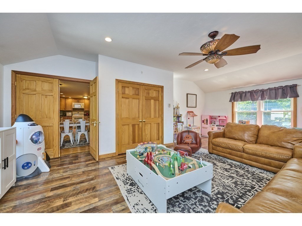 Stoughton, Massachusetts, 02072, United States, 7 Bedrooms Bedrooms, ,5 BathroomsBathrooms,Residential,For Sale,1943910