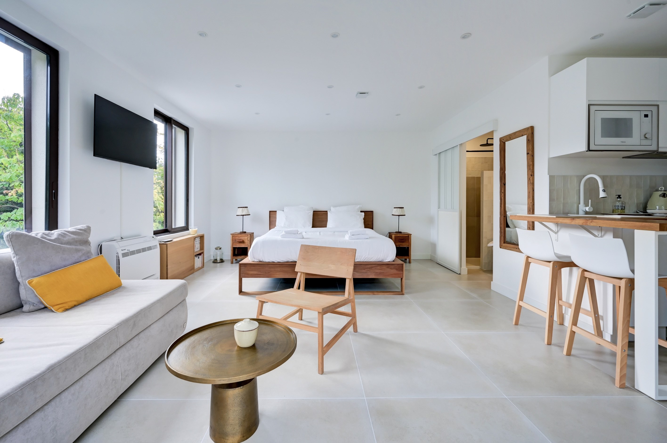  THE LUXURY OF SINGLE-LEVEL LIVING IN A SECURE PRIVATE ESTATE - 物件實景