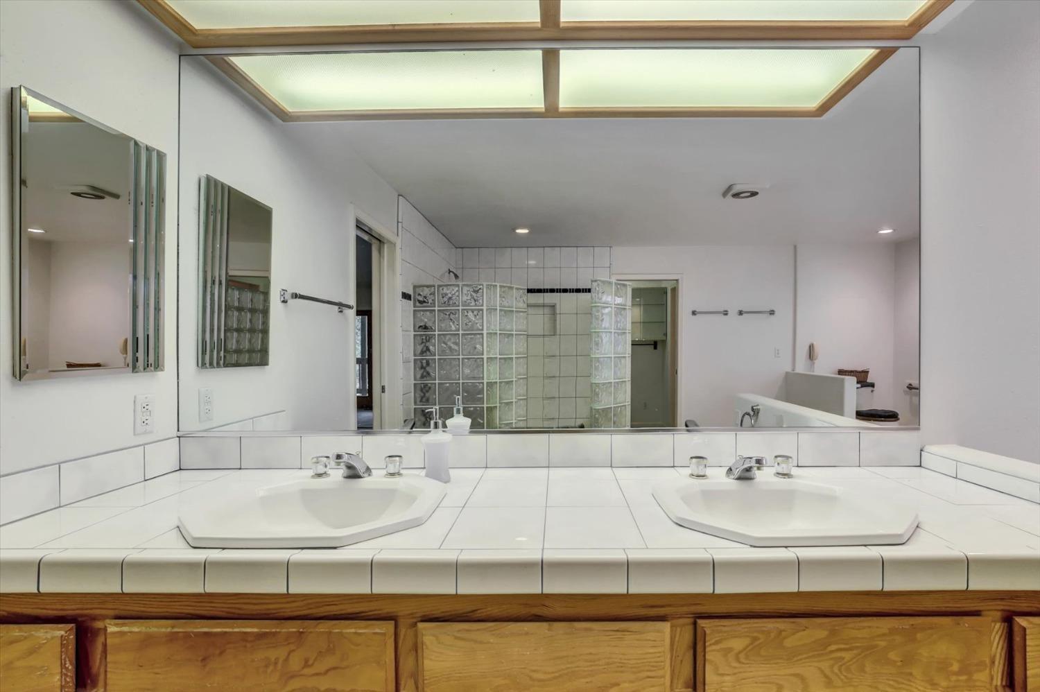 Penn Valley, California, 95946, United States, 3 Bedrooms Bedrooms, ,4 BathroomsBathrooms,Residential,For Sale,1798374
