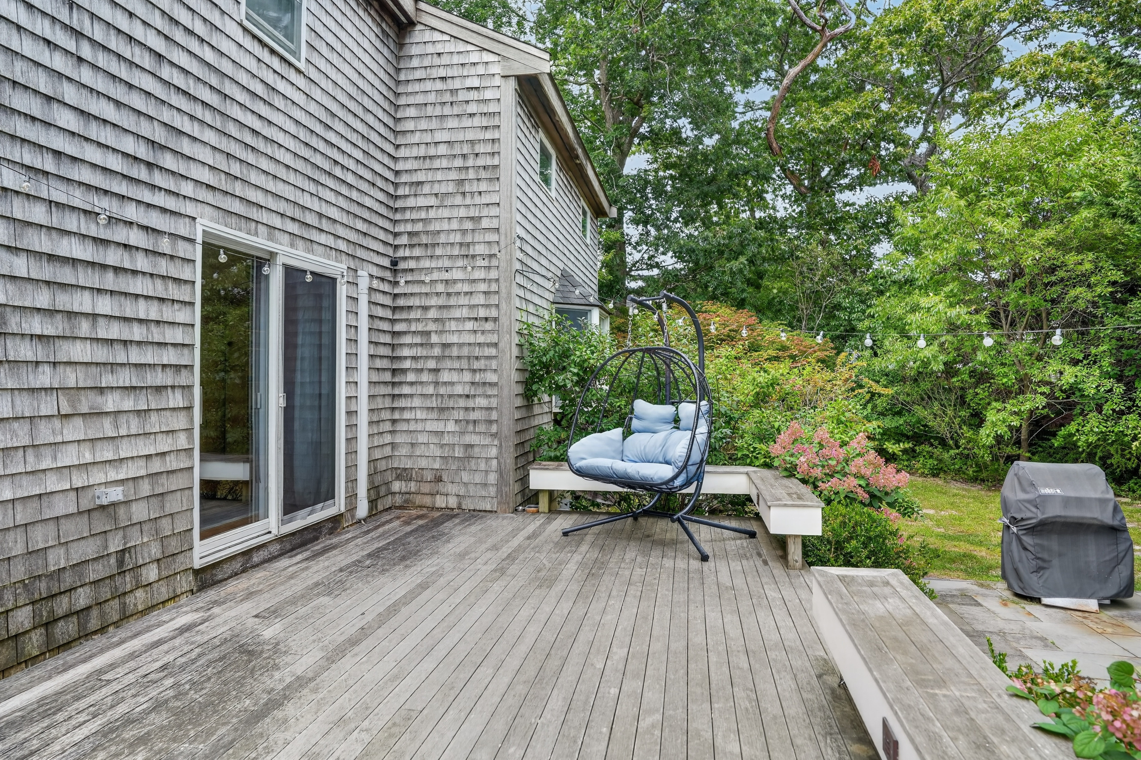  Expanded Cape-Style Home in Oak Bluffs - 物件實景