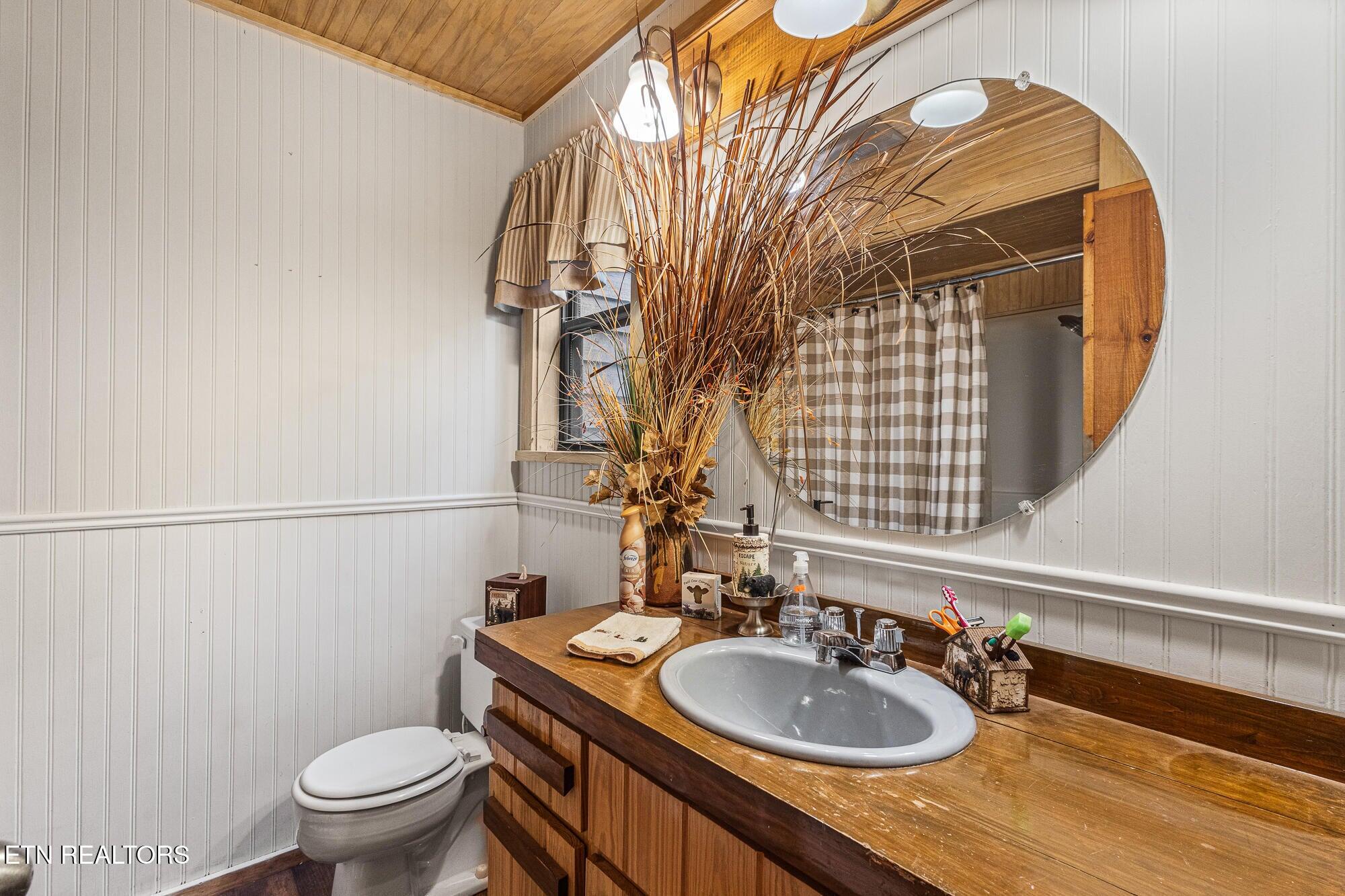 Englewood, Tennessee, 37329, United States, 2 Bedrooms Bedrooms, ,3 BathroomsBathrooms,Residential,For Sale,2002536