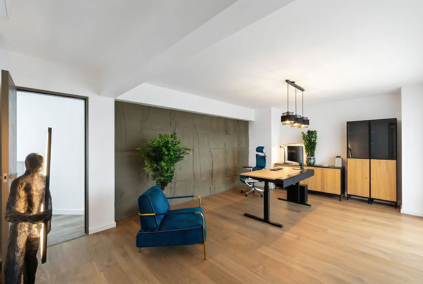  Statement Living: A Seven-Bedroom Villa with Private Pool in Limassol - 物件實景