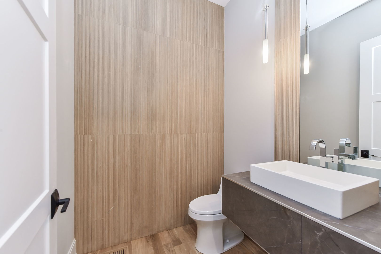 Naperville, Illinois, 60563, United States, 4 Bedrooms Bedrooms, ,5 BathroomsBathrooms,Residential,For Sale,2002092