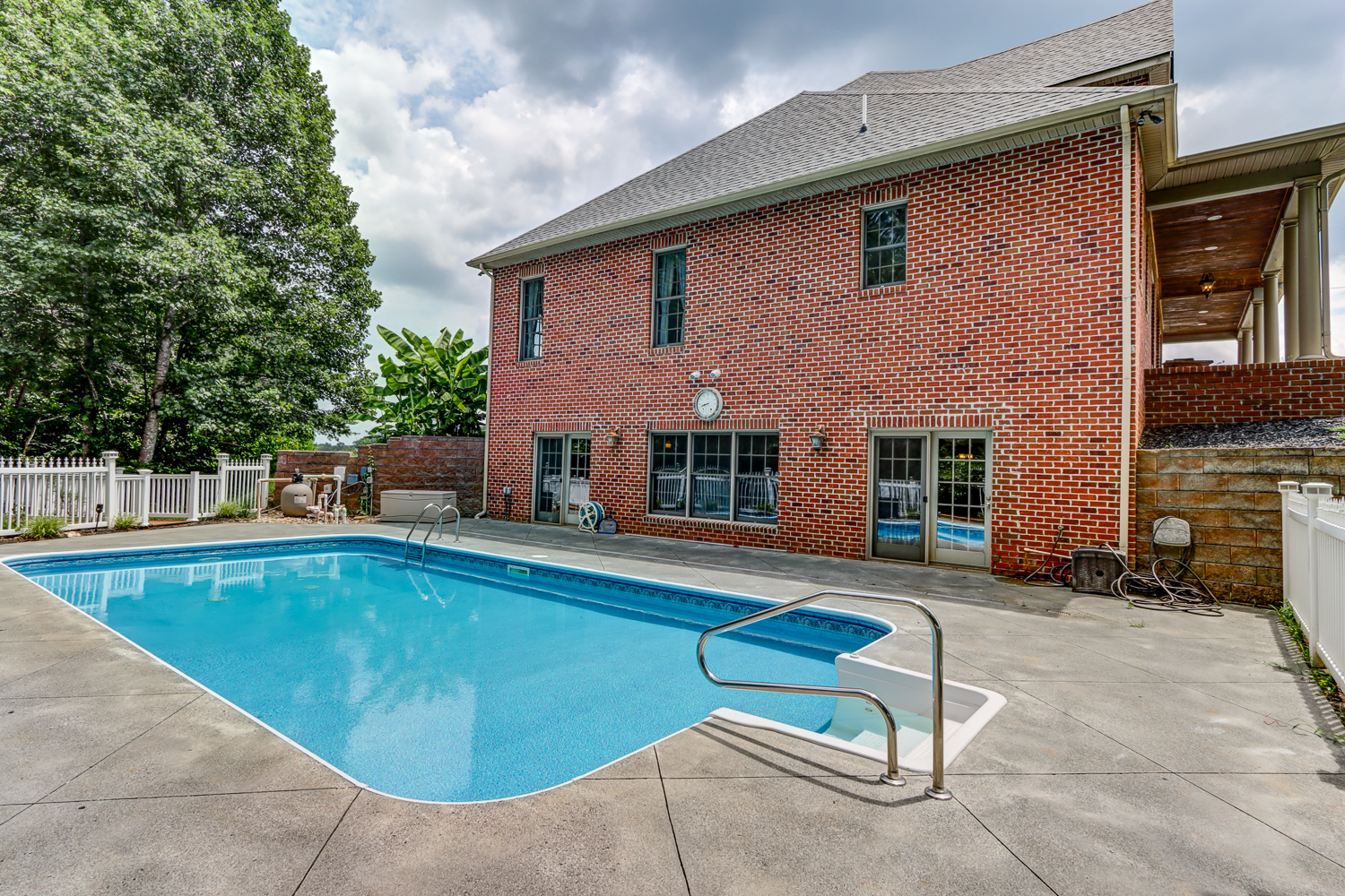 Appomattox, Virginia, 24522, United States, 4 Bedrooms Bedrooms, ,Residential,For Sale,1905819