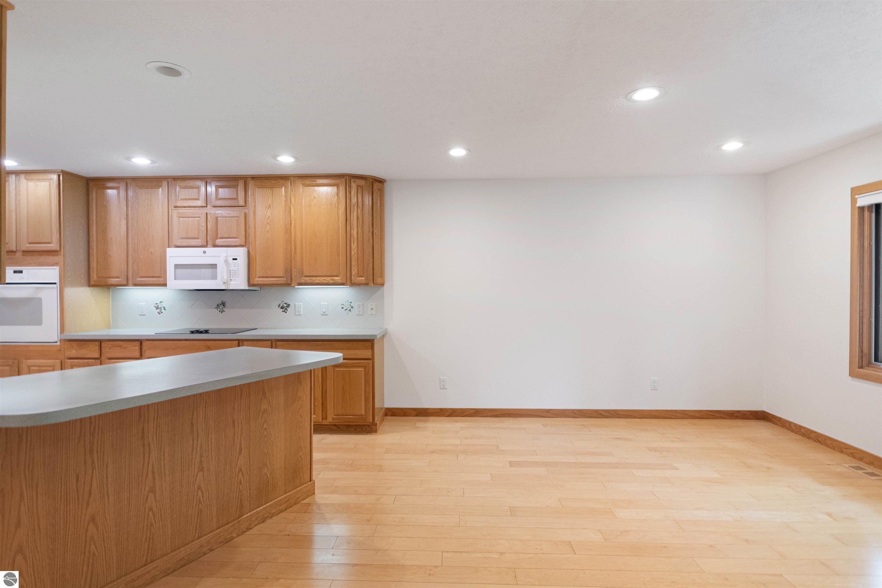Traverse City, Michigan, 49686, United States, 3 Bedrooms Bedrooms, ,3 BathroomsBathrooms,Residential,For Sale,1942277