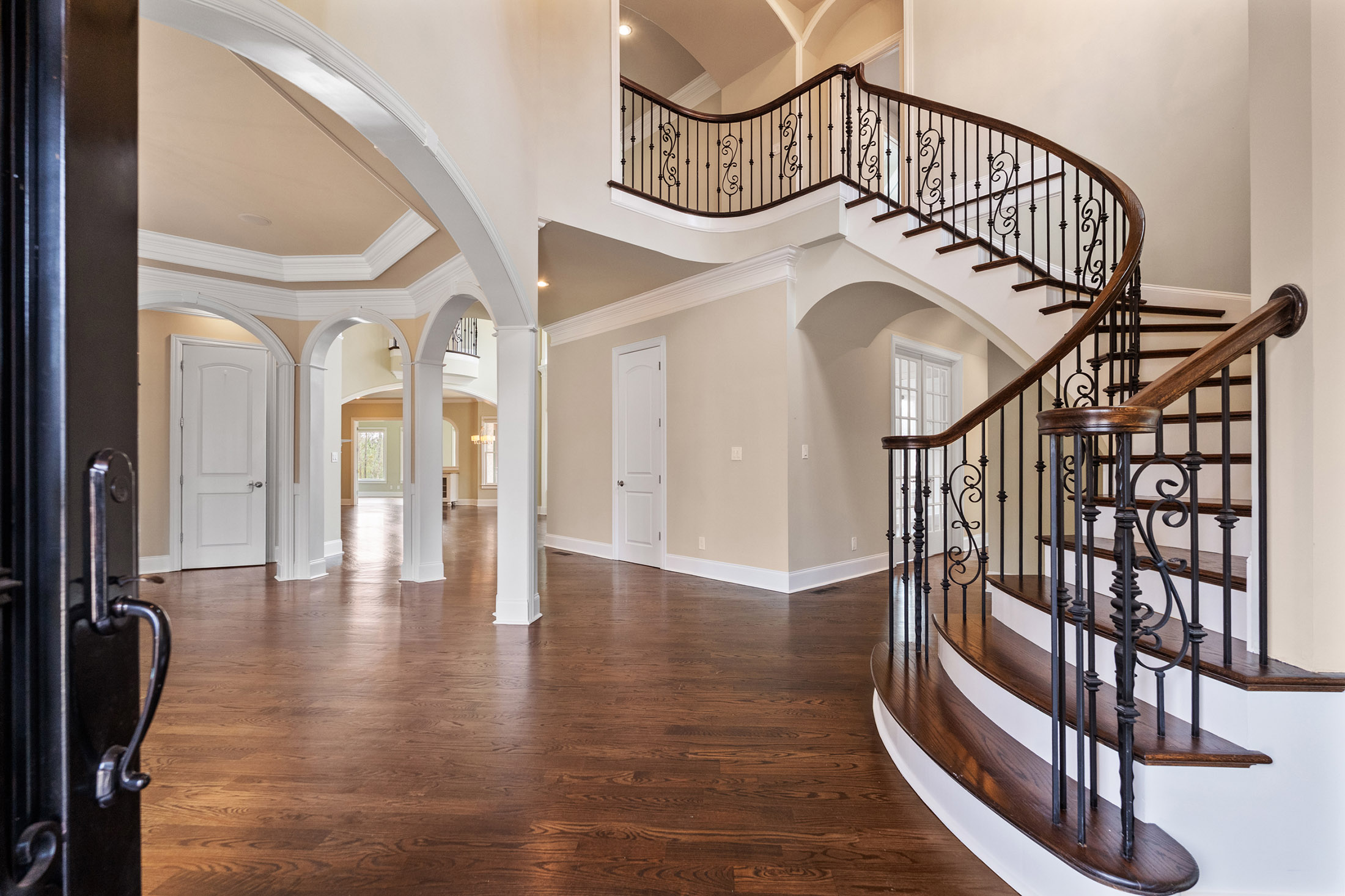  An Reminiscent of Old-World Charm Meets Modern Luxury on This Milton Estate - 物件實景