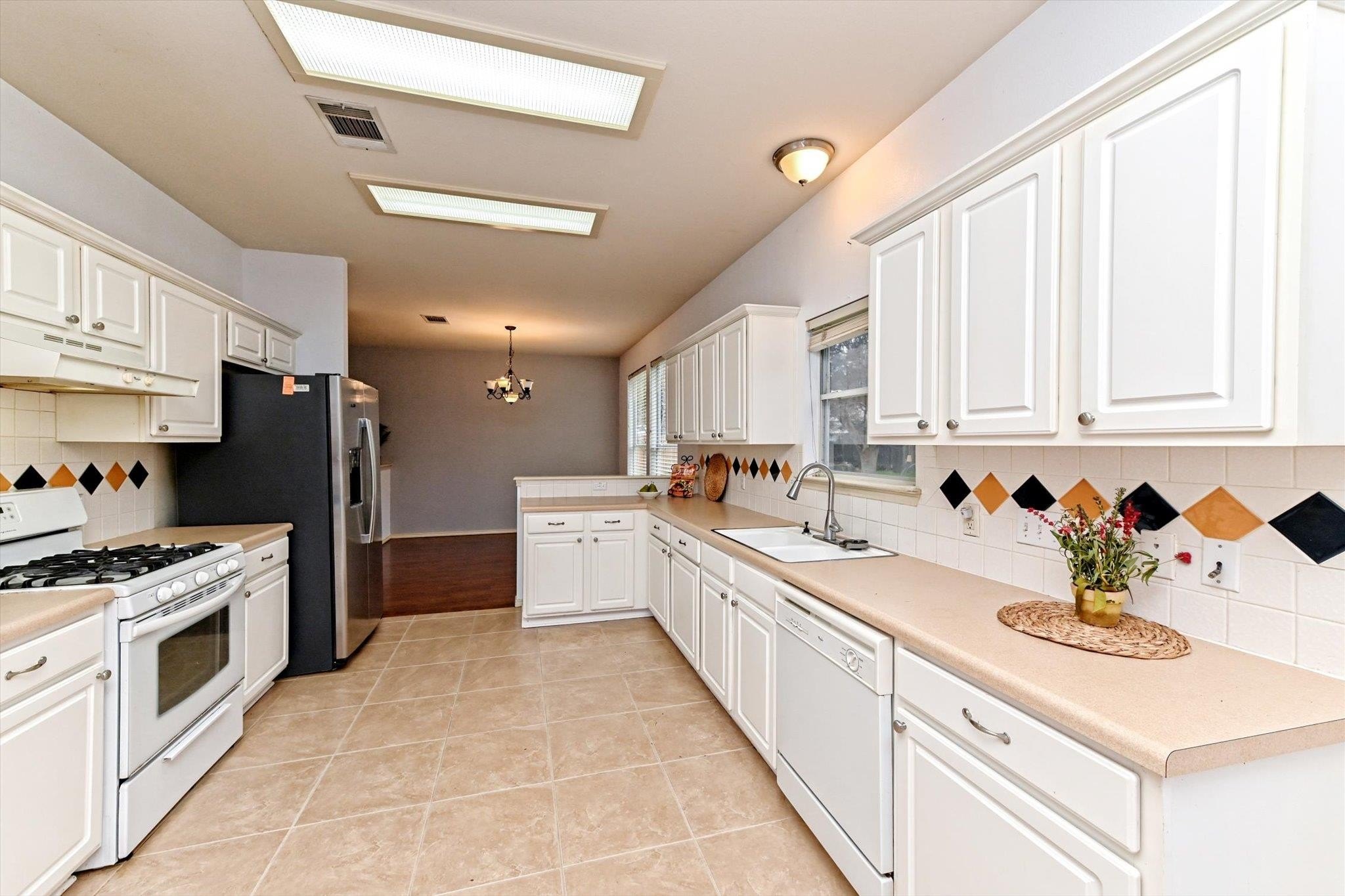 Austin, Texas, 78749, United States, 3 Bedrooms Bedrooms, ,3 BathroomsBathrooms,Residential,For Sale,1974366