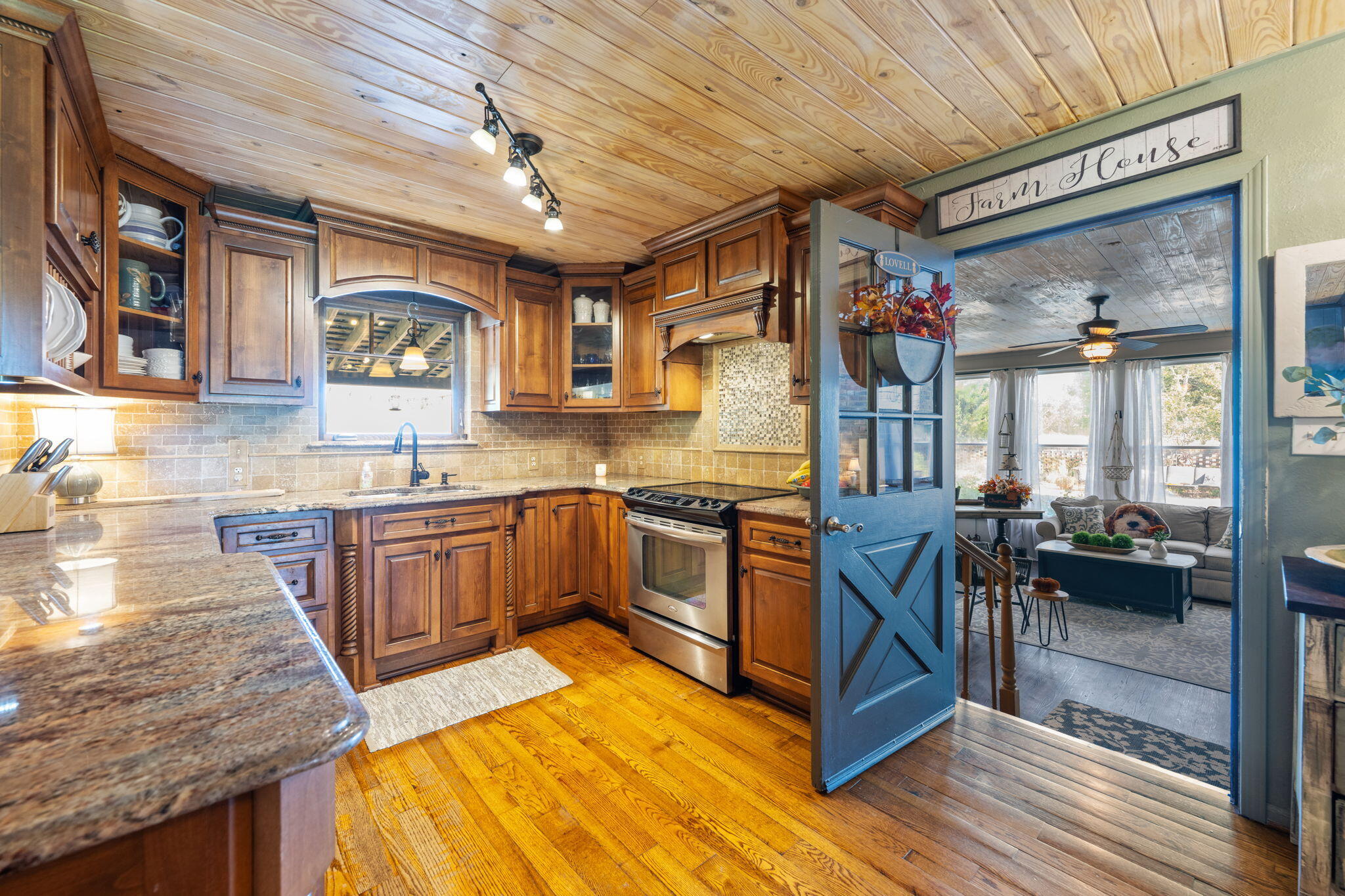 Harrison, Tennessee, 37341, United States, 4 Bedrooms Bedrooms, ,4 BathroomsBathrooms,Residential,For Sale,1951177