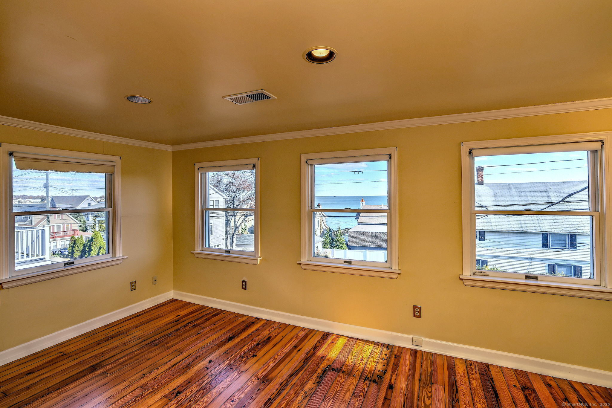 Milford, Connecticut, 06460, United States, 2 Bedrooms Bedrooms, ,2 BathroomsBathrooms,Residential,For Sale,1987873