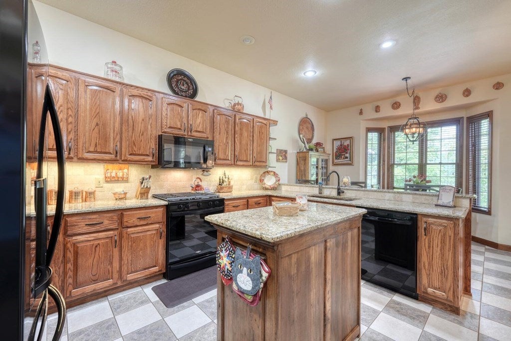 Murphy, North Carolina, 28906, United States, 3 Bedrooms Bedrooms, ,2 BathroomsBathrooms,Residential,For Sale,1926977