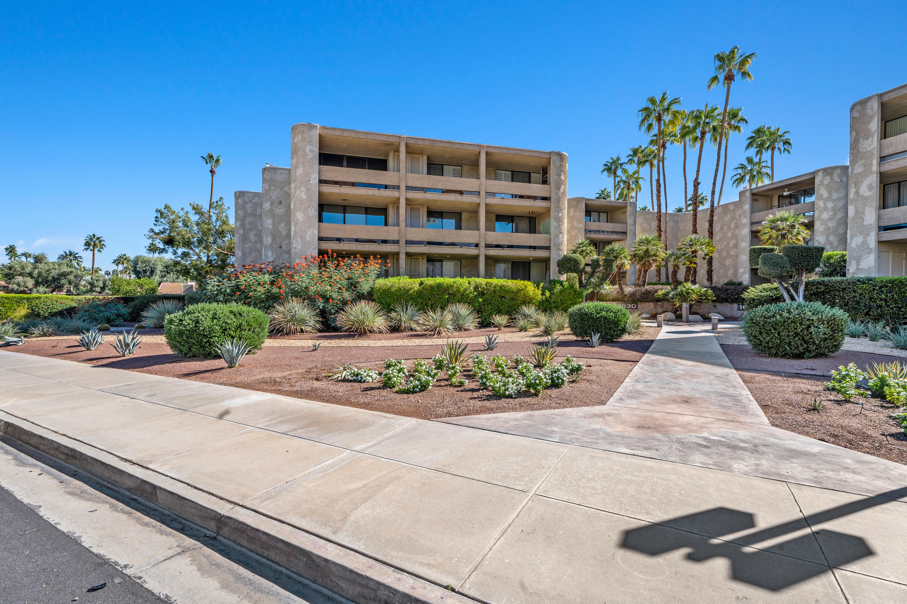 Palm Springs, California, 92264, United States, 2 Bedrooms Bedrooms, ,1 BathroomBathrooms,Residential,For Sale,1960957